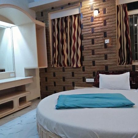 Hotel Blue Bird Colaba Mandve Exterior foto