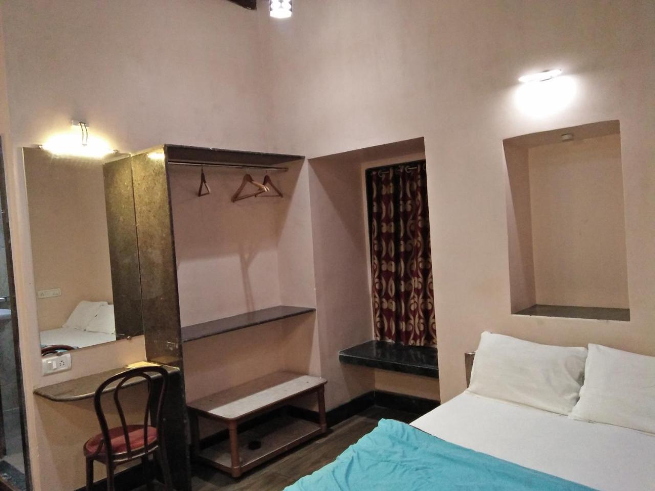Hotel Blue Bird Colaba Mandve Exterior foto
